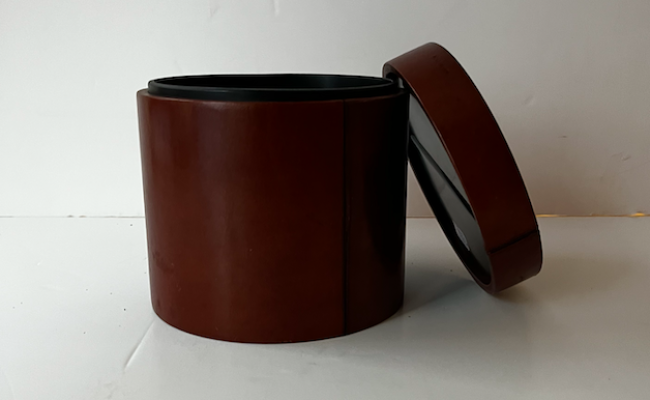 Seau à glaçons vintage en cuir marron – 45 €