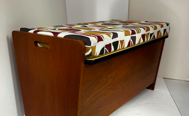Banc coffre vintage – banquette sur mesure – 250 €