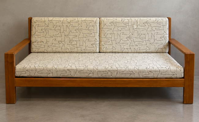 Canapé banquette orme massif et coussin refaits à neuf tissu chenillé écru/bronze –