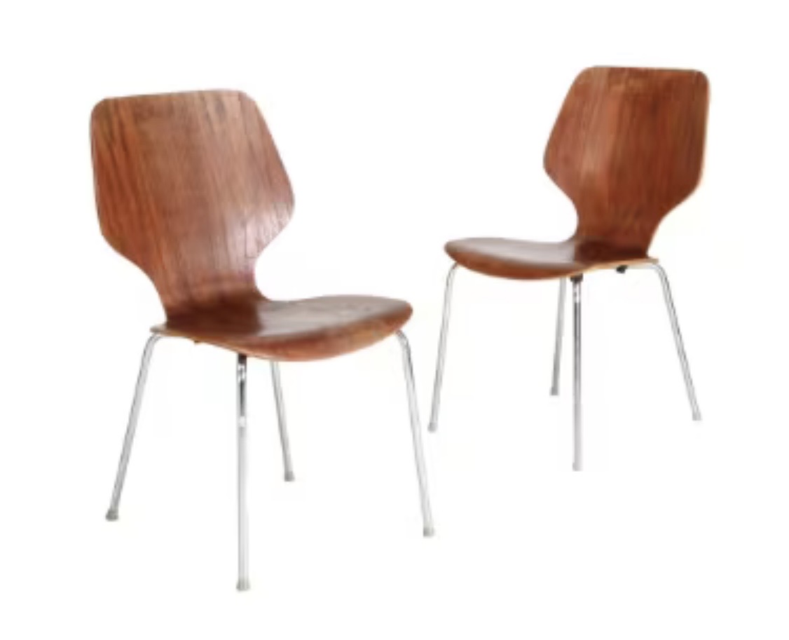 Paire de chaises en bois plywood et métal chromé des années 1960 – 190 € l&rsquo;une