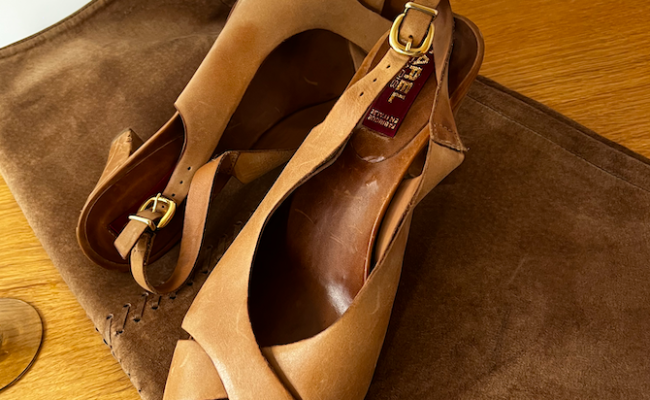 Paire de sandales cuir CAREL – 35 €