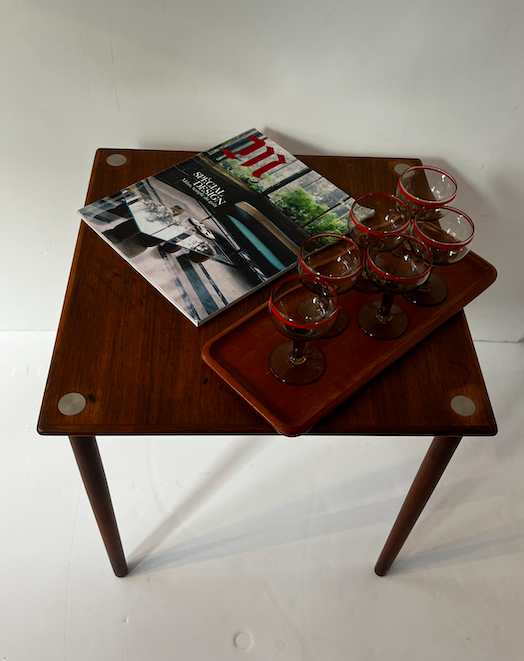 Table d&rsquo;appoint carré danoise en palissandre 1960s – 180 €