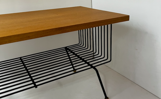 Table basse vintage bois, métal, laiton – L78 x P40 x H40 cm – 390 €