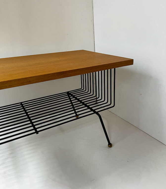 Table basse vintage bois, métal, laiton – L78 x P40 x H40 cm – 390 €